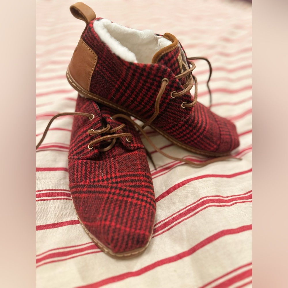 Fleece Lined Plaid Toms 8.5